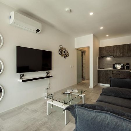 Fancy Penthouse Studio With Lakeview W10 Bucareste Exterior foto